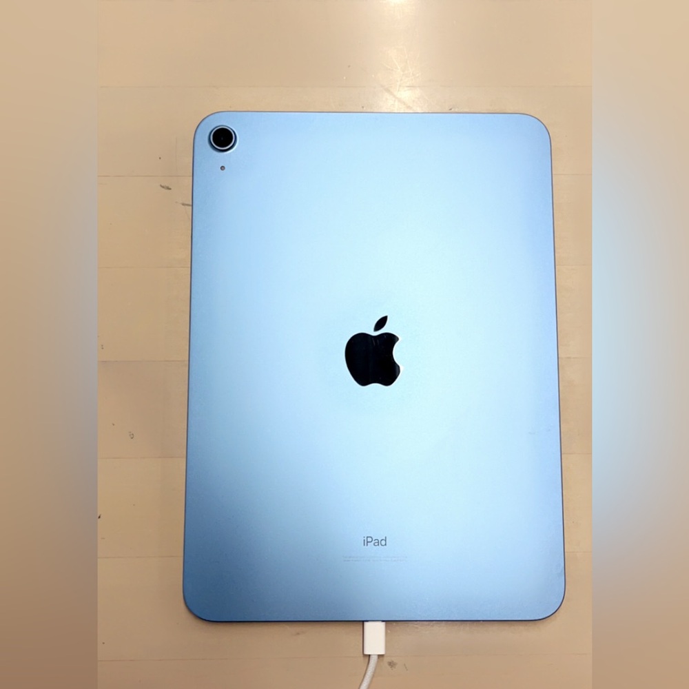 Blue
10th Generation - Picture 4 of 4
